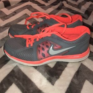 Barely worn Nike sneakers!